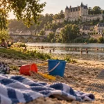 Parc-plage de montrichard : baignade surveillée face au château, maître-nageur et sable